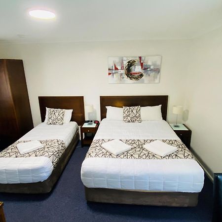 Colonial Lodge Motor Inn Yass Exterior photo