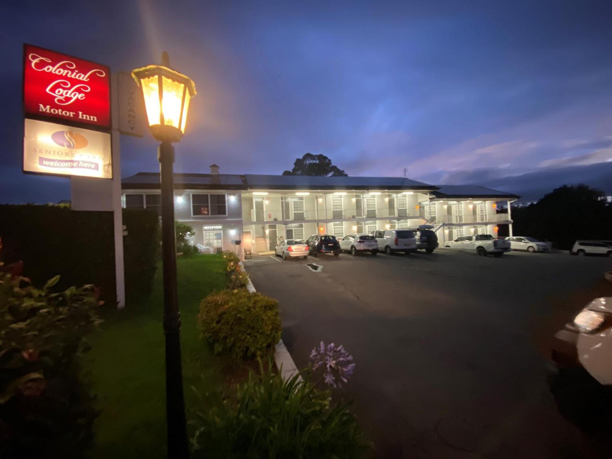 Colonial Lodge Motor Inn Yass Exterior photo
