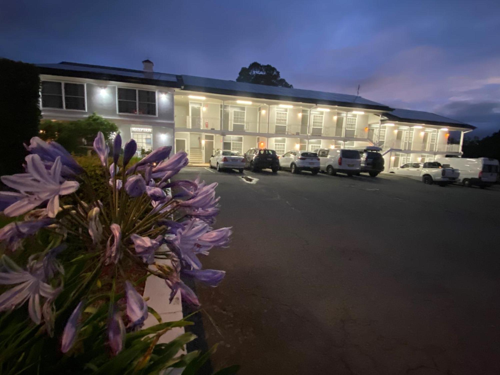 Colonial Lodge Motor Inn Yass Exterior photo
