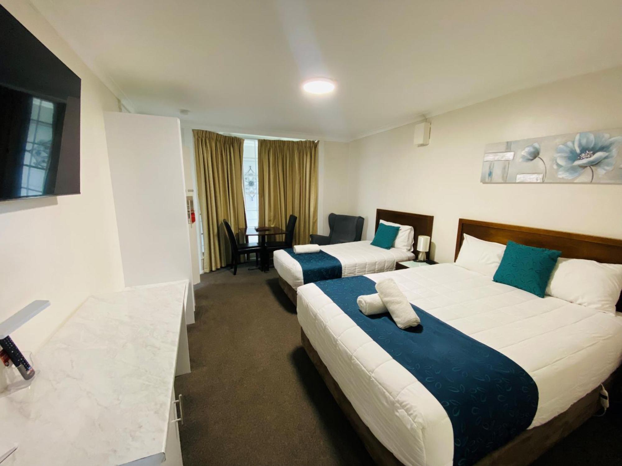 Colonial Lodge Motor Inn Yass Exterior photo