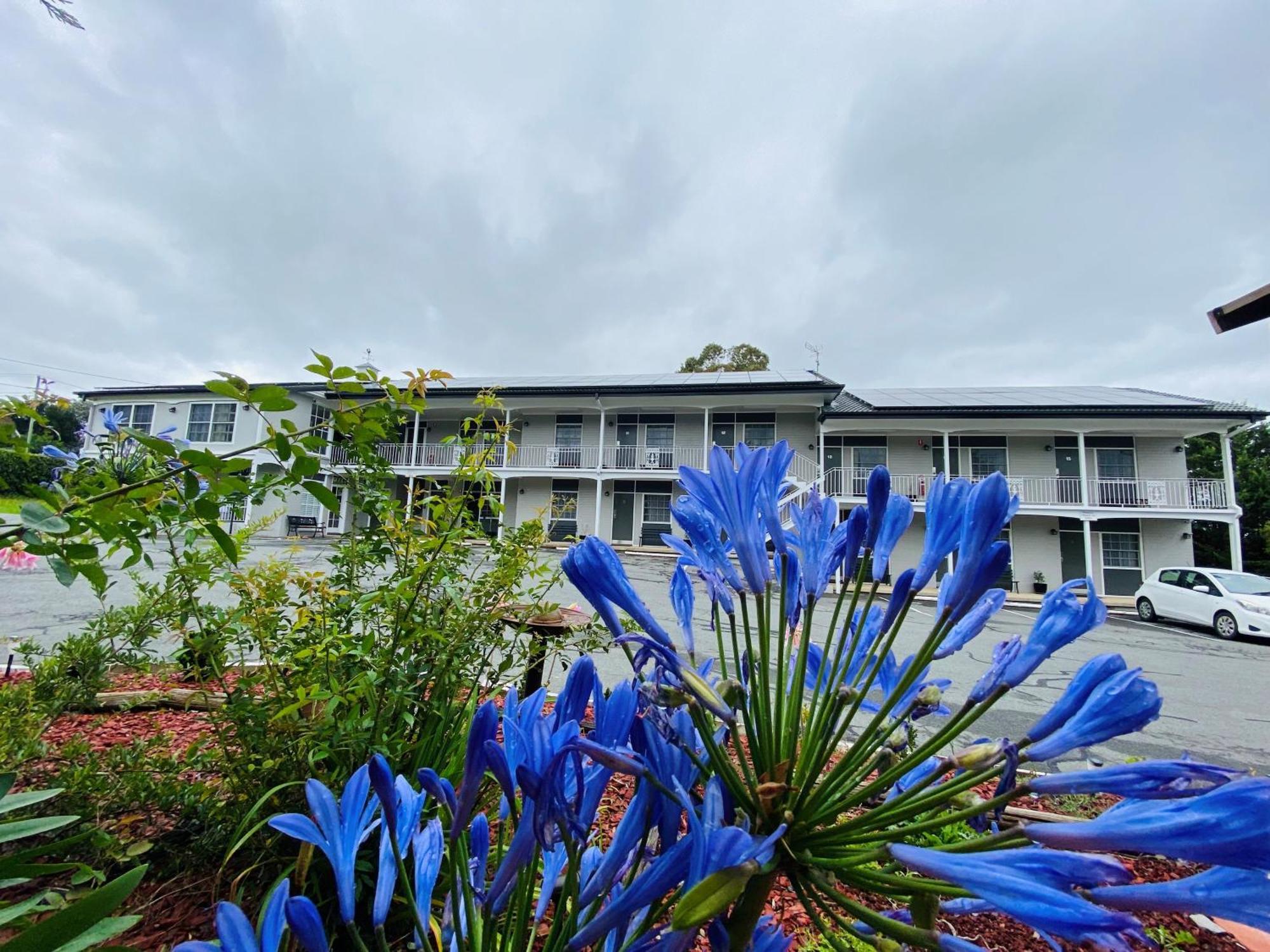 Colonial Lodge Motor Inn Yass Exterior photo
