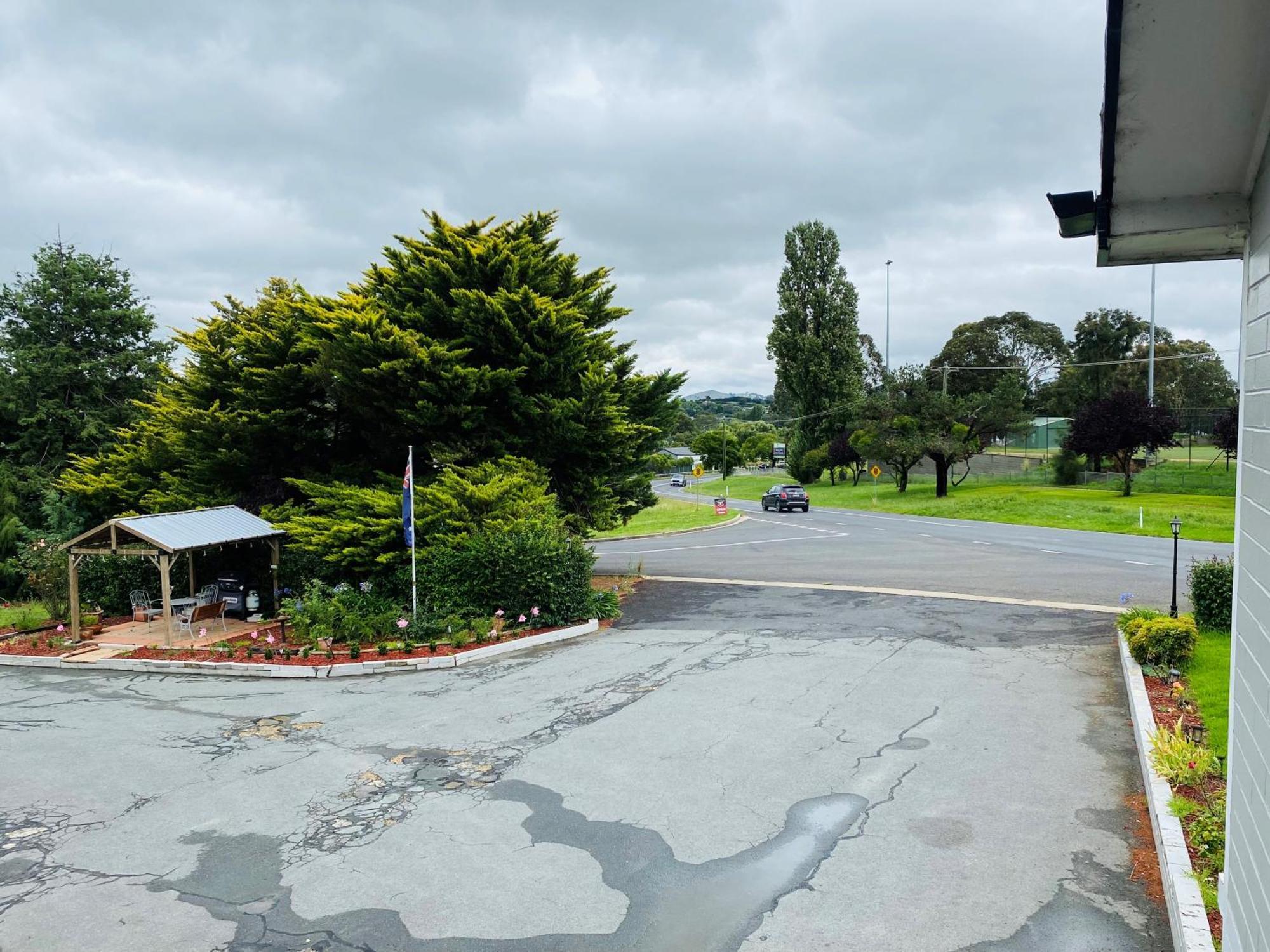Colonial Lodge Motor Inn Yass Exterior photo