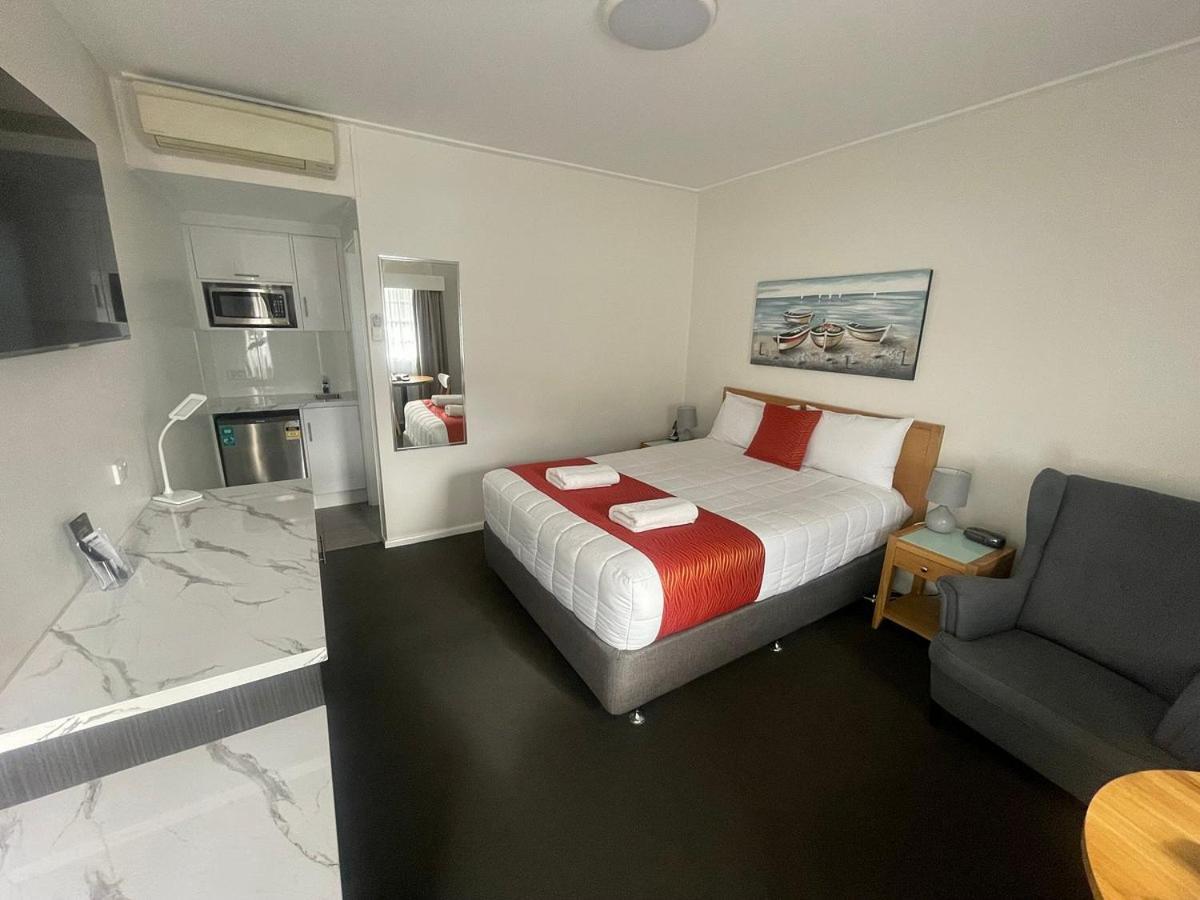 Colonial Lodge Motor Inn Yass Exterior photo