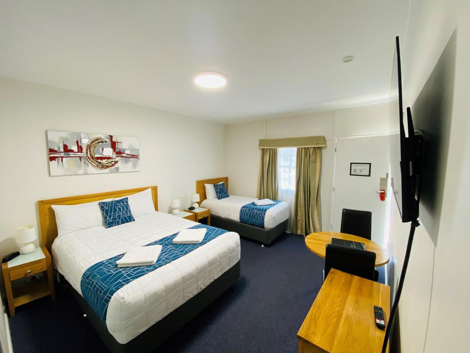 Colonial Lodge Motor Inn Yass Exterior photo