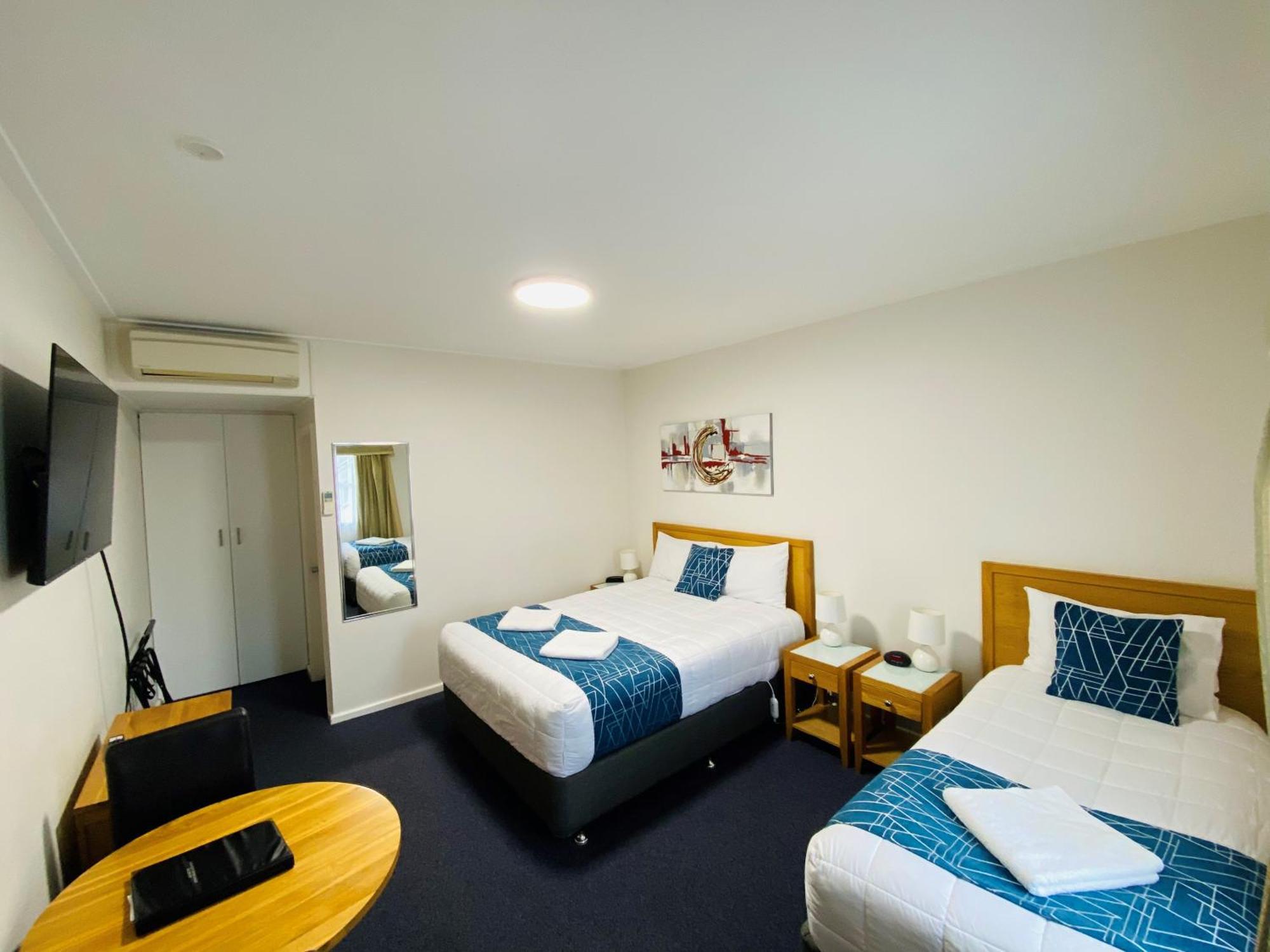 Colonial Lodge Motor Inn Yass Exterior photo