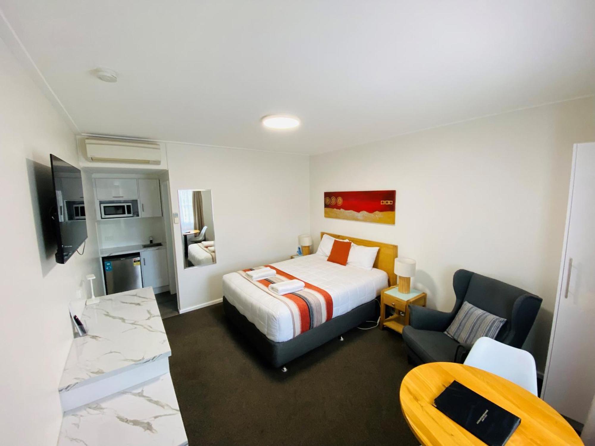 Colonial Lodge Motor Inn Yass Exterior photo